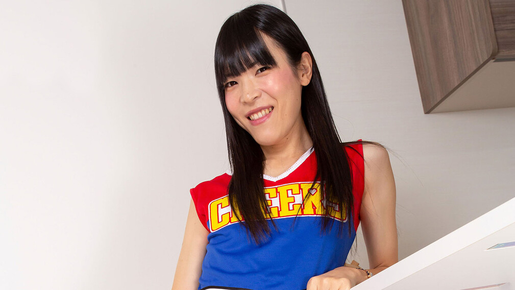 Sexy Cheerleader Yui Kawai!