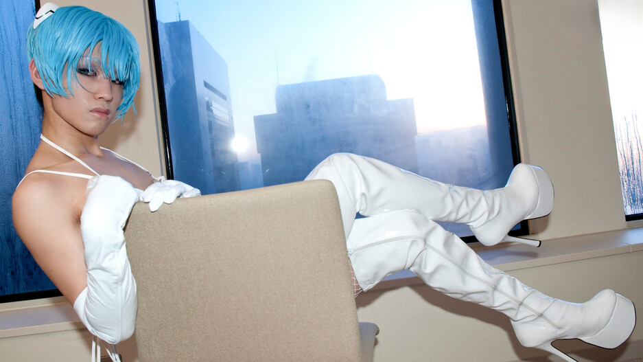 Kanato Works The Pole!